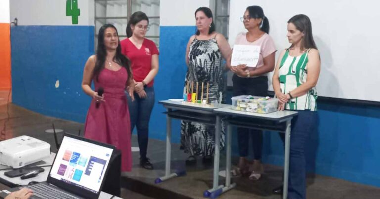 Professores da rede municipal de ensino de Gurinhatã participaram de formação