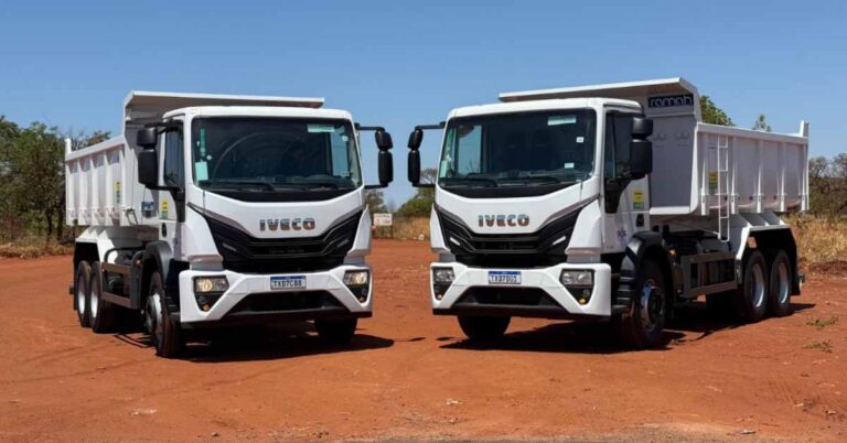 Prefeitura de Ituiutaba reforça frota da EMMAG com dois caminhões novos para manutenção de estradas rurais