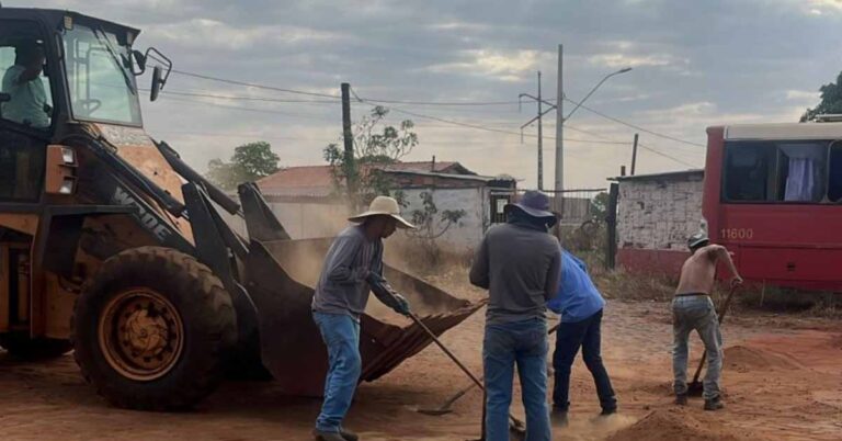 Prefeitura de Gurinhatã realiza ação de limpeza e manutenção em Flor de Minas