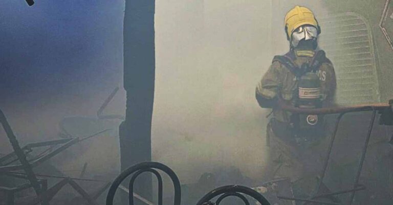 Corpo de Bombeiros de Ituiutaba atua em incêndio de grandes proporções em residência no bairro Natal