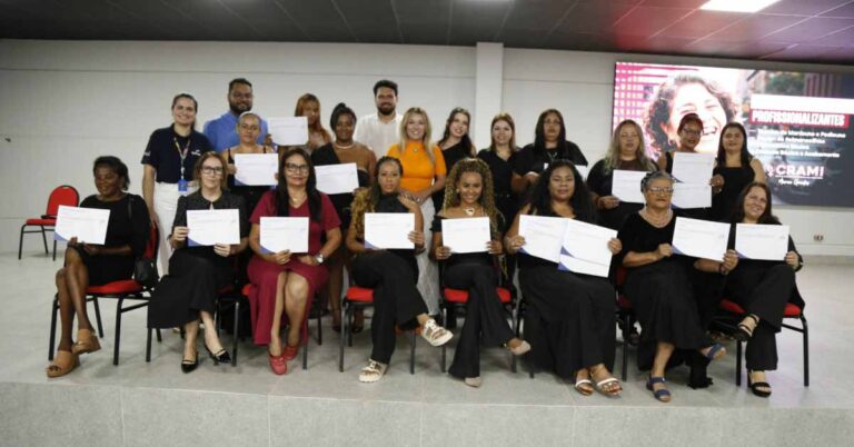Prefeitura de Ituiutaba celebra conquista de mulheres com entrega de diplomas de cursos oferecidos pelo CRAMI