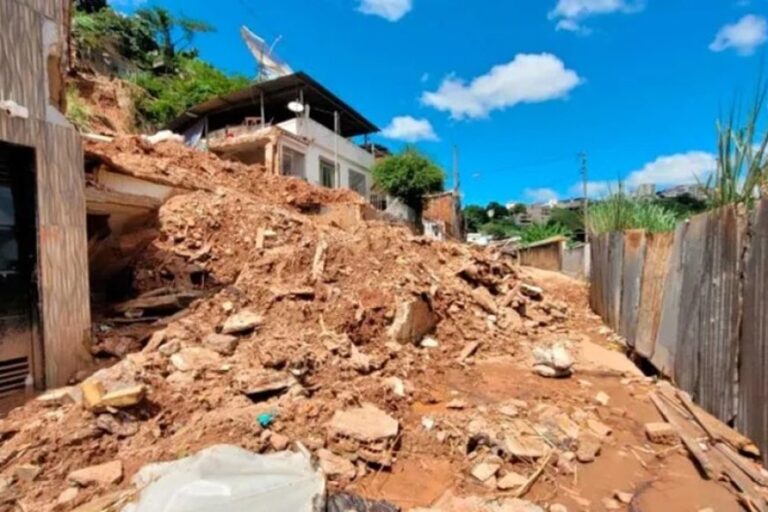 Atingidos pelas chuvas terão restituição 