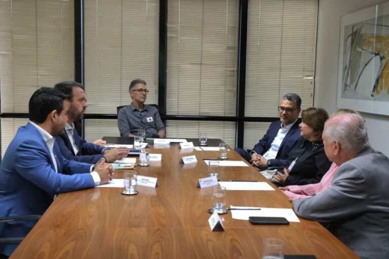 Farmacêutica anuncia investimento de 765 milhões 