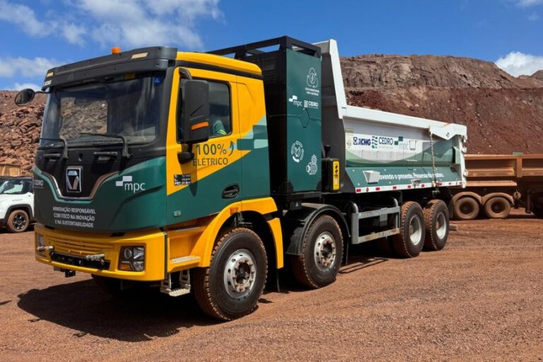 ​Rumo à descarbonização: Cedro inicia testes com caminhão 100% elétrico 
