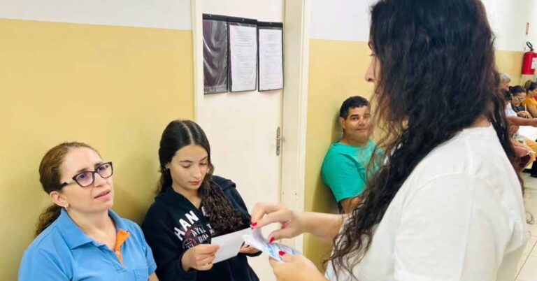 Secretaria de Saúde de Gurinhatã promove ação educativa sobre a importância do calendário vacinal